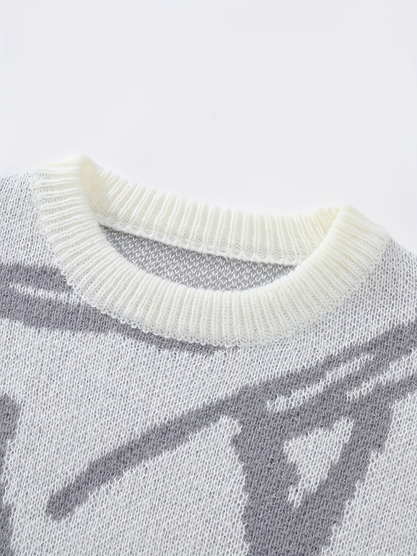 Clean design Knitted Sweater.