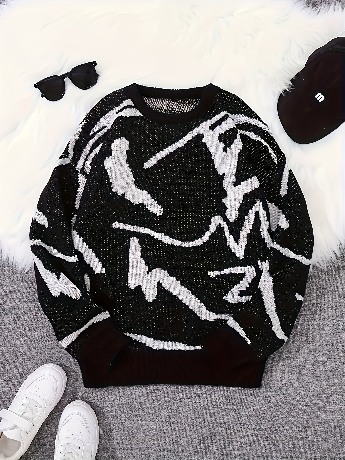 Clean design knitted sweater.