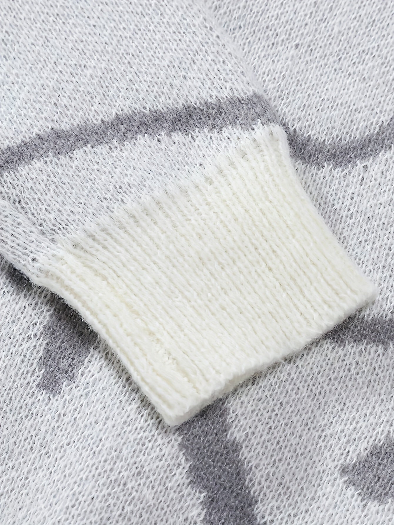 Clean design Knitted Sweater.